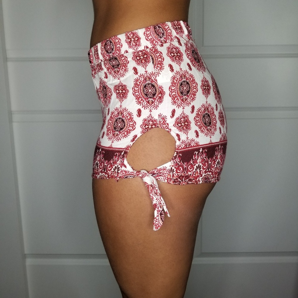 SOLD | Pattern shorts - Picture 2 of 3